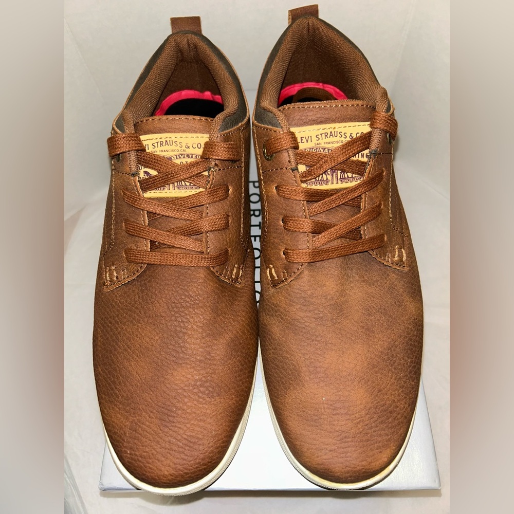 Levi’s Comfort men’s faux leather sneakers size 10